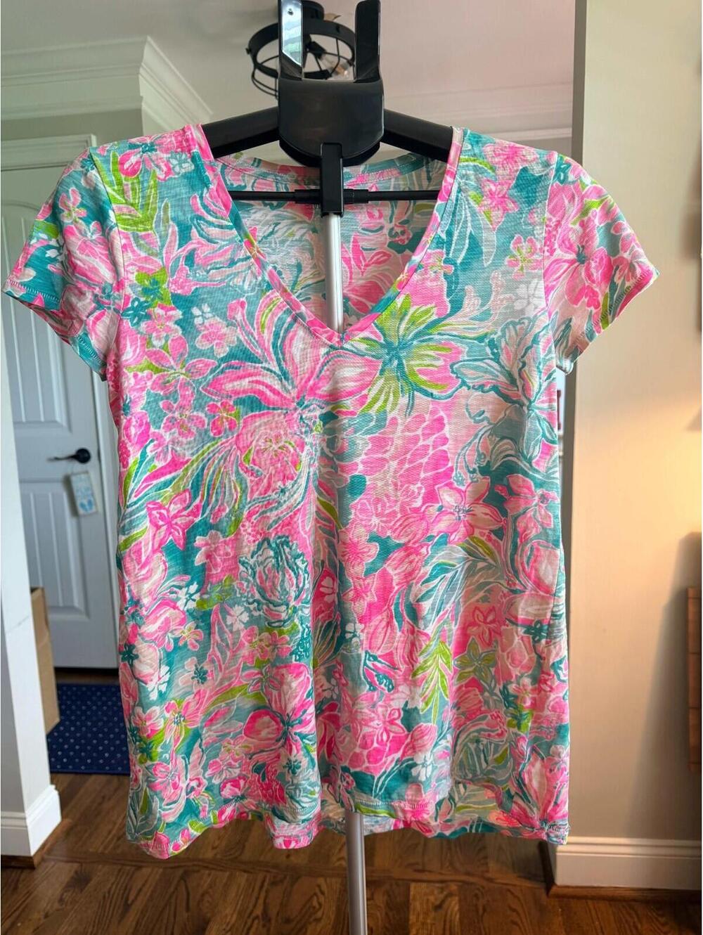 Lilly Pulitzer Etta V-Neck Cotton T-Shirt Top Pink Floral Women's SMALL
